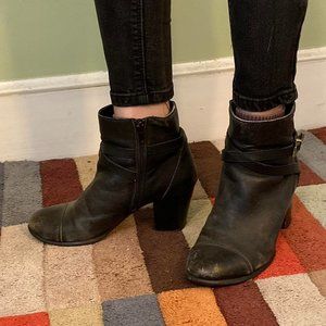 Gianni Bini black faux leather block heel boots
